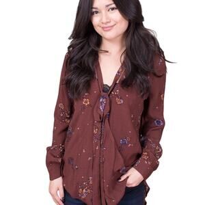 Knot Sisters Mimi & Red Floral Jimmy Blouse Small NWT